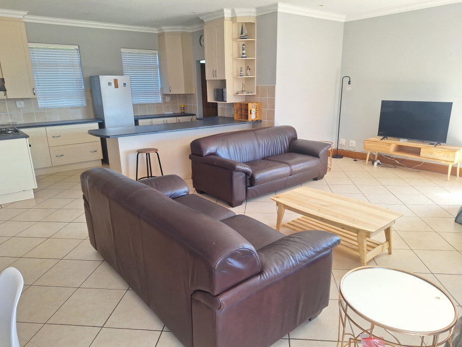 To Let 4 Bedroom Property for Rent in Santareme Eastern Cape